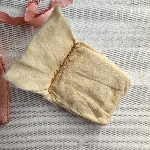 Elgin American Gold Tone Vanity Compact - Picture 10 of 16